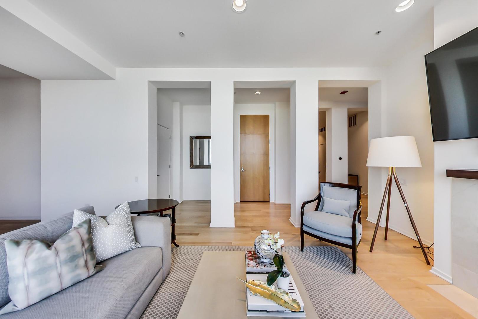 500 W Superior Street 612