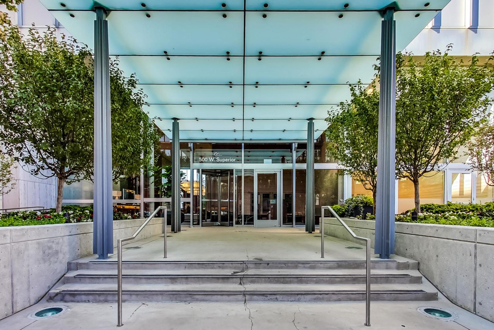 500 W Superior Street 612