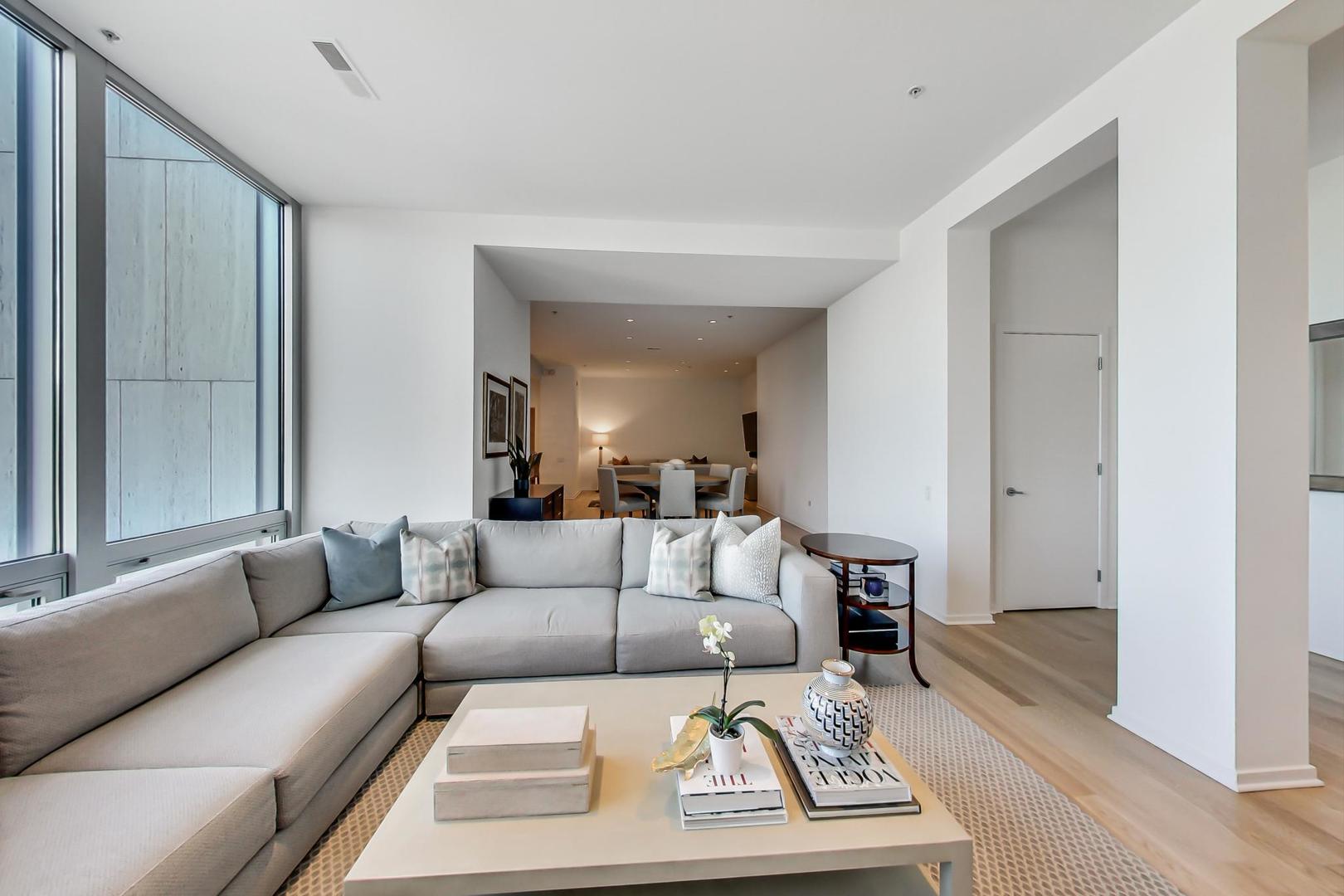 500 W Superior Street 612