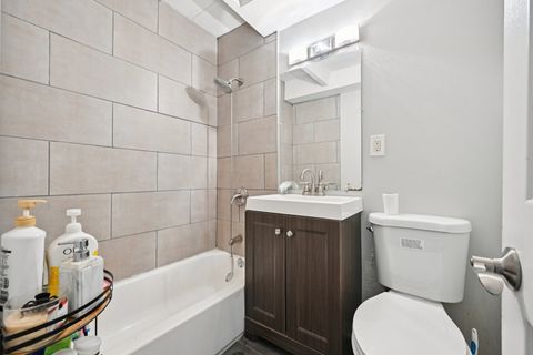 Tiny photo for 2142 W Rosemont Avenue #1A, Chicago, IL 60659 (MLS # 12523471)