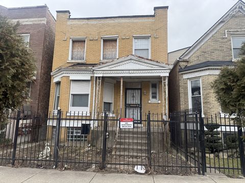 Photo of 3927 W Fillmore Street, Chicago, IL 60624 (MLS # 12580180)