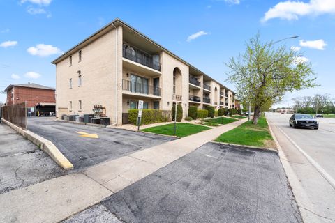 Tiny photo for 10538 Central Avenue #2S, Chicago Ridge, IL 60415 (MLS # 12626629)
