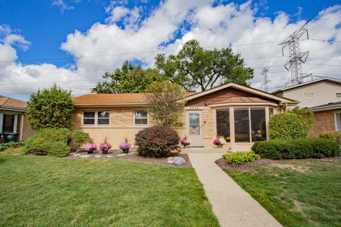 Photo of 5738 Lyons Street, Morton Grove, IL 60053 (MLS # 12579826)