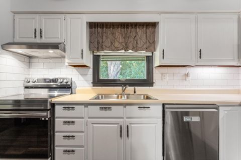 Tiny photo for 2305 E Shurts Circle, Urbana, IL 61801 (MLS # 12469243)