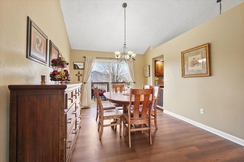 Tiny photo for 5 Pembrook Circle, Bloomington, IL 61704 (MLS # 12547299)