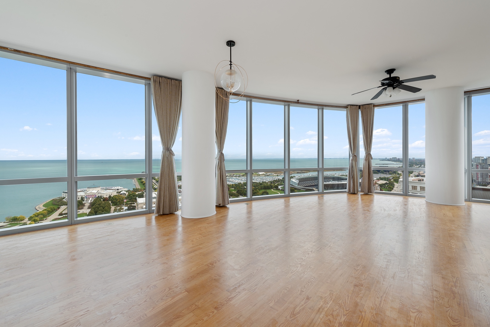 1211 S PRAIRIE Avenue 3104