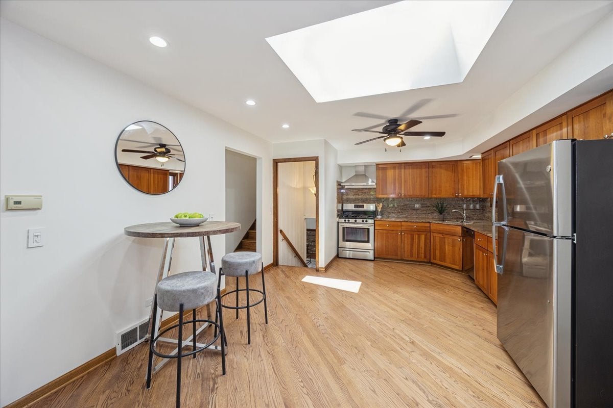 331 S 8TH Avenue
