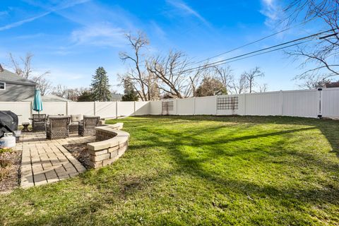 Tiny photo for 117 S Grant Street, Westmont, IL 60559 (MLS # 12605140)