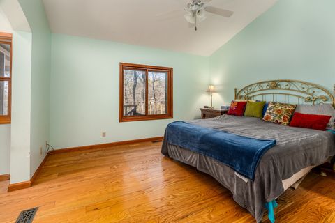 Tiny photo for 5 Lake Shore Court, Carbondale, IL 62902 (MLS # 12613302)