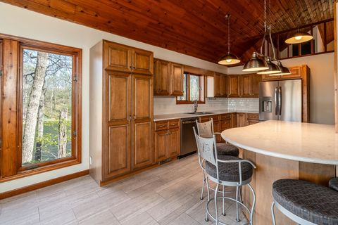 Tiny photo for 5 Lake Shore Court, Carbondale, IL 62902 (MLS # 12613302)