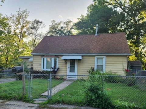 Photo of 32 Arlington Lane, Fox Lake, IL 60020 (MLS # 12784955)