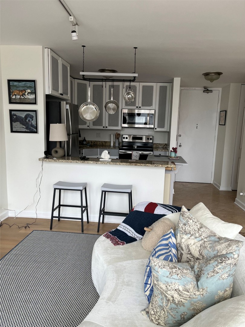 111 E Chestnut Street 20B