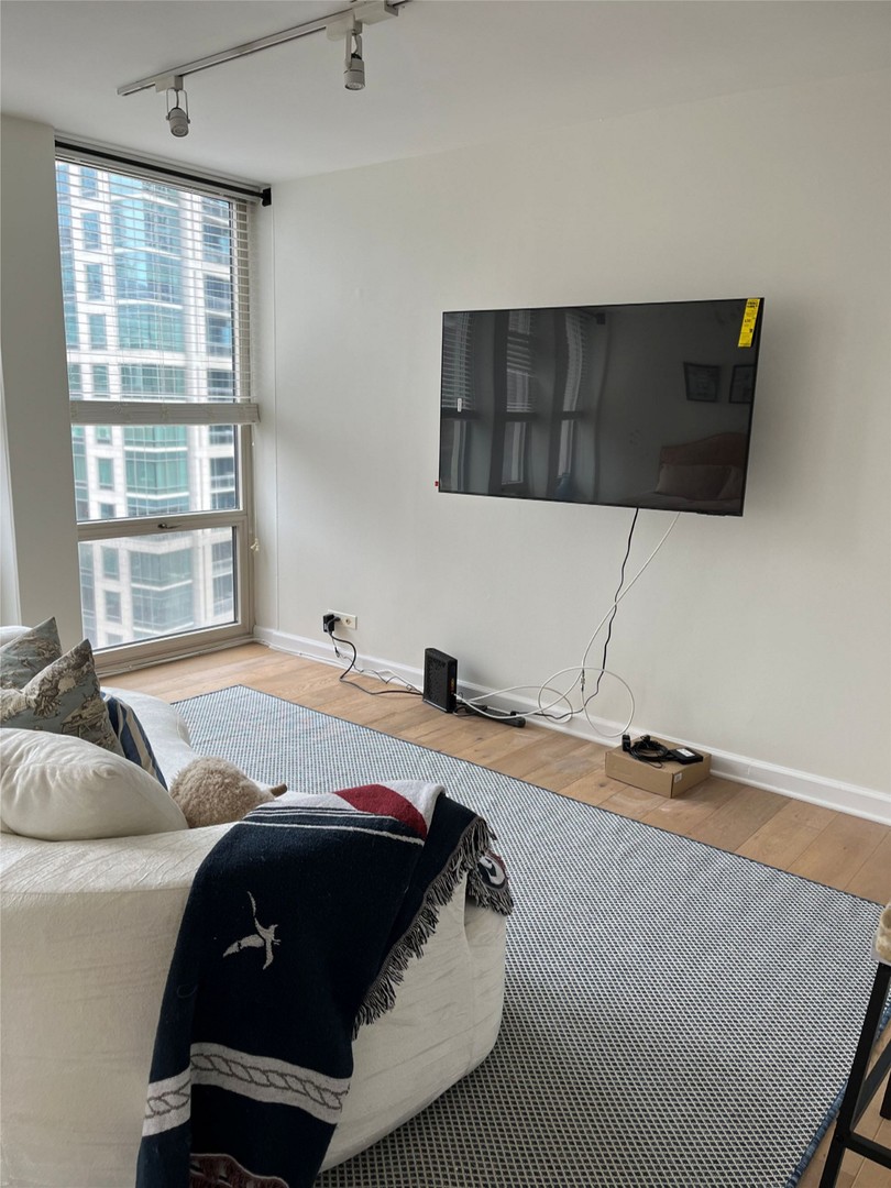 111 E Chestnut Street 20B