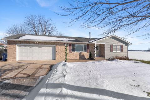 Photo of 801 S MISSISSIPPI Street, Blue Grass, IA 52726 (MLS # QC4270117)
