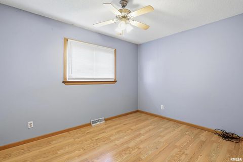 Tiny photo for 2846 MAGNOLIA Drive, Bettendorf, IA 52722 (MLS # QC4269430)