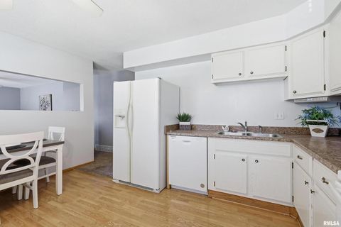 Tiny photo for 2846 MAGNOLIA Drive, Bettendorf, IA 52722 (MLS # QC4269430)