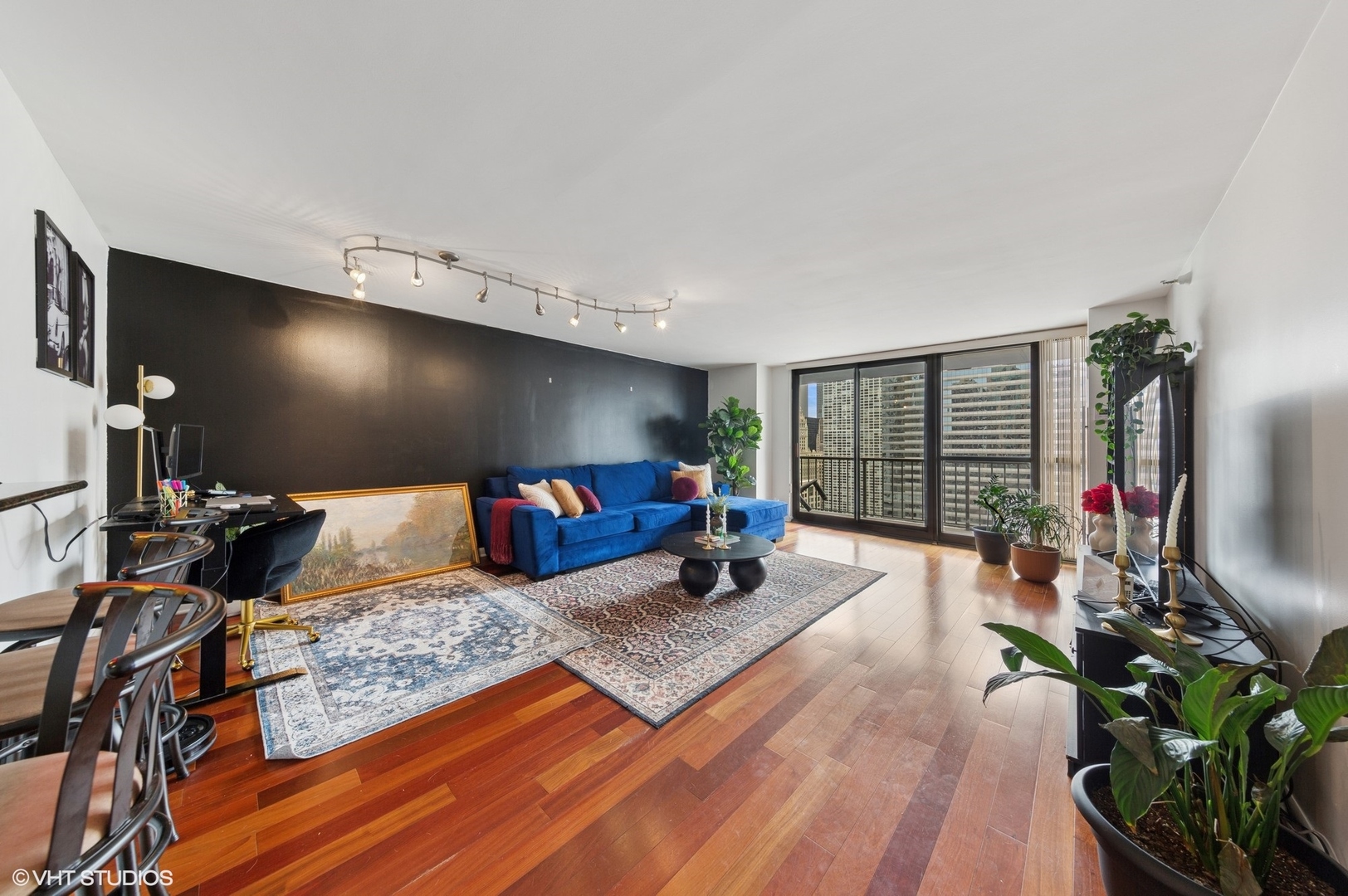 10 E ONTARIO Street 2903