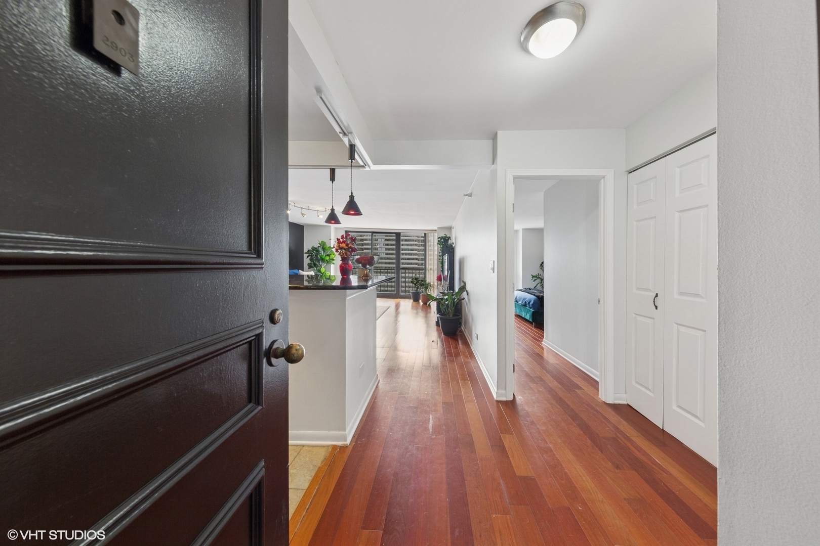 10 E ONTARIO Street 2903