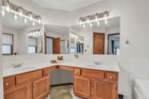Tiny photo for 90 Southfield Drive, Vernon Hills, IL 60061 (MLS # 12662980)