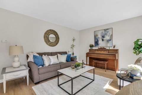 Tiny photo for 90 Southfield Drive, Vernon Hills, IL 60061 (MLS # 12662980)
