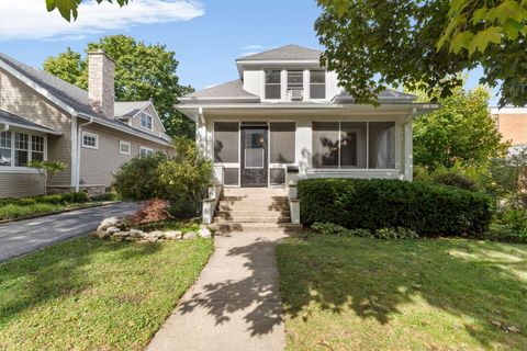 212 Elm Court Libertyville IL 60048