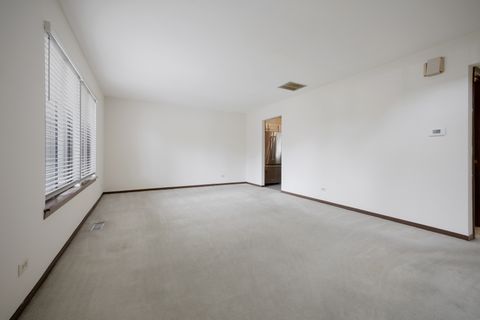 Tiny photo for 1525 Yale Court #1525, Elk Grove Village, IL 60007 (MLS # 12694877)