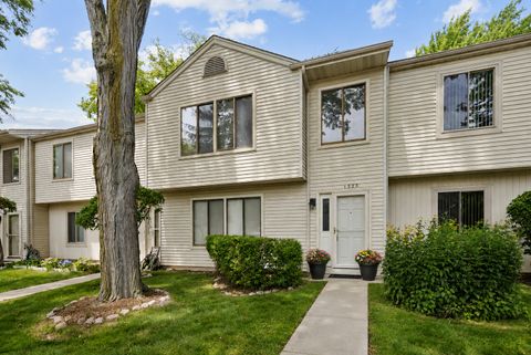 Photo of 1525 Yale Court #1525, Elk Grove Village, IL 60007 (MLS # 12694877)