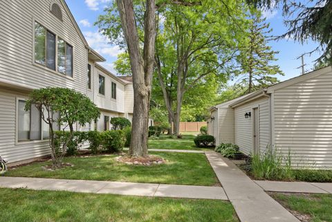 Tiny photo for 1525 Yale Court #1525, Elk Grove Village, IL 60007 (MLS # 12694877)