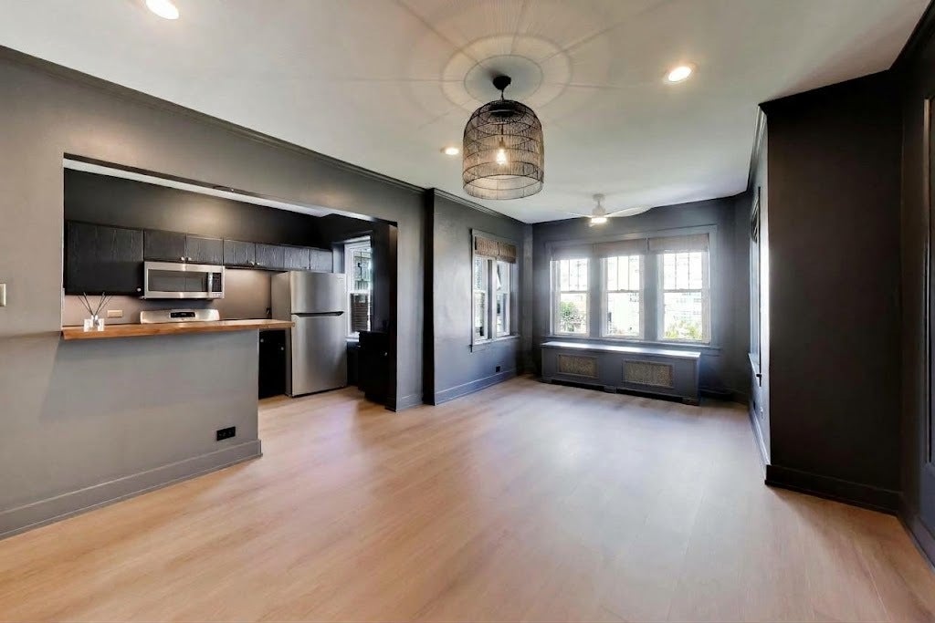 647 W SHERIDAN Road 7A