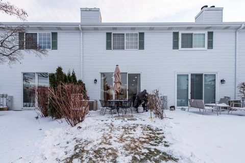 Tiny photo for 17828 W Salisbury Drive, Gurnee, IL 60031 (MLS # 12550108)
