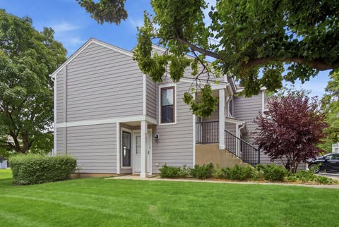 Tiny photo for 951 Manchester Circle #951, Schaumburg, IL 60193 (MLS # 12723669)