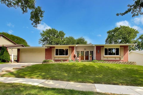 Photo of 6001 Ross Drive, Woodridge, IL 60517 (MLS # 12768875)