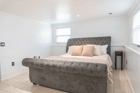 Tiny photo for 213 N Idlewild Avenue, Mundelein, IL 60060 (MLS # 12575629)