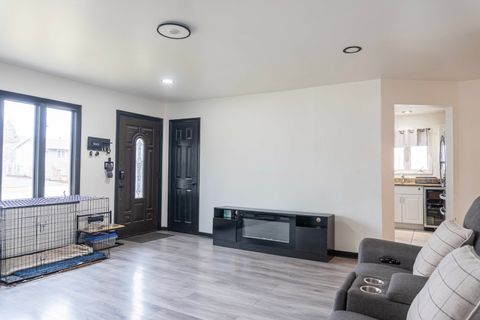 Tiny photo for 213 N Idlewild Avenue, Mundelein, IL 60060 (MLS # 12575629)