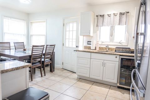 Tiny photo for 213 N Idlewild Avenue, Mundelein, IL 60060 (MLS # 12575629)