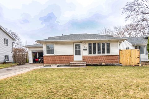 Tiny photo for 213 N Idlewild Avenue, Mundelein, IL 60060 (MLS # 12575629)