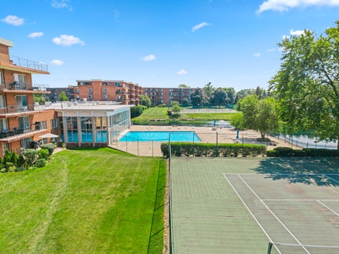 Tiny photo for 16 E Old Willow Road #424S, Prospect Heights, IL 60070 (MLS # 12665071)