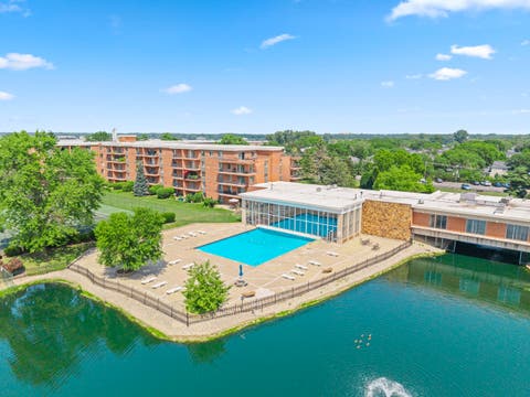 Tiny photo for 16 E Old Willow Road #424S, Prospect Heights, IL 60070 (MLS # 12665071)
