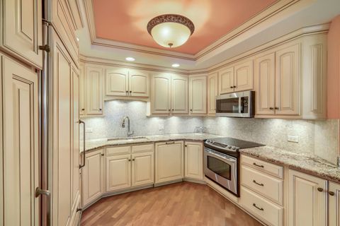 Tiny photo for 10 E Burlington Street #3B, Riverside, IL 60546 (MLS # 12701648)