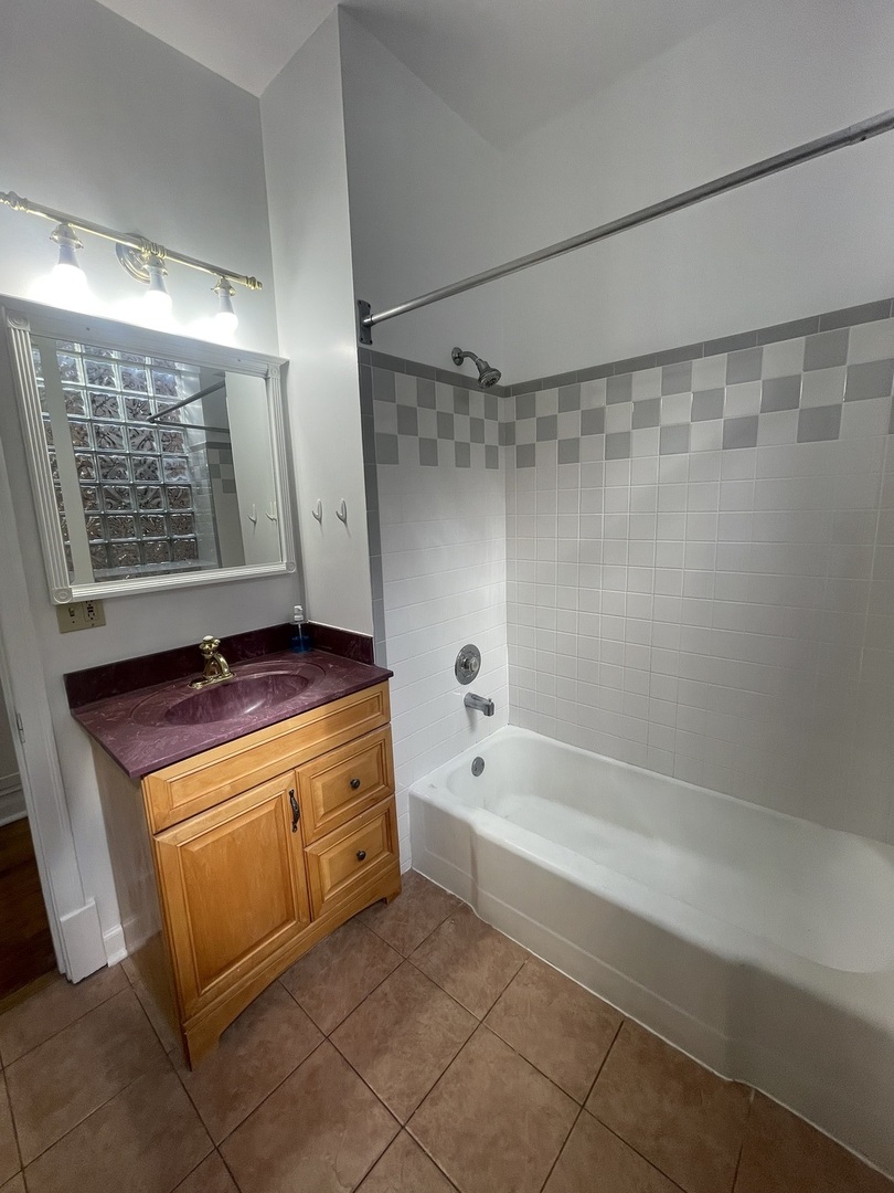 Chicago, Illinois 60608, United States, 2 Bedrooms Bedrooms, ,1 BathroomBathrooms,Residential,Active,225416