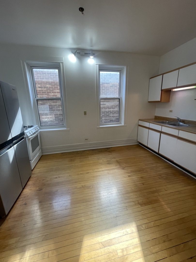 Chicago, Illinois 60608, United States, 2 Bedrooms Bedrooms, ,1 BathroomBathrooms,Residential,Active,225416