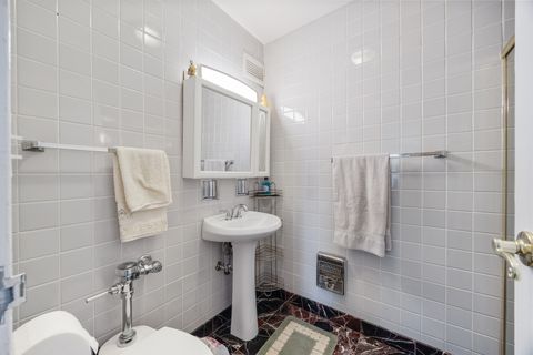 Tiny photo for 6157 N Sheridan Road #5G, Chicago, IL 60660 (MLS # 12458680)