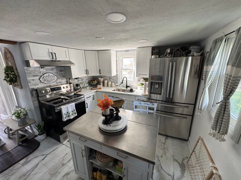 Tiny photo for 409 Cayuga Street, Joliet, IL 60432 (MLS # 12488254)