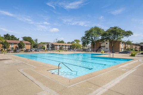 Tiny photo for 8868 Kenneth Drive #2F, Des Plaines, IL 60016 (MLS # 12462557)