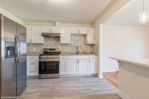 Tiny photo for 8868 Kenneth Drive #2F, Des Plaines, IL 60016 (MLS # 12462557)