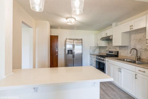 Tiny photo for 8868 Kenneth Drive #2F, Des Plaines, IL 60016 (MLS # 12462557)