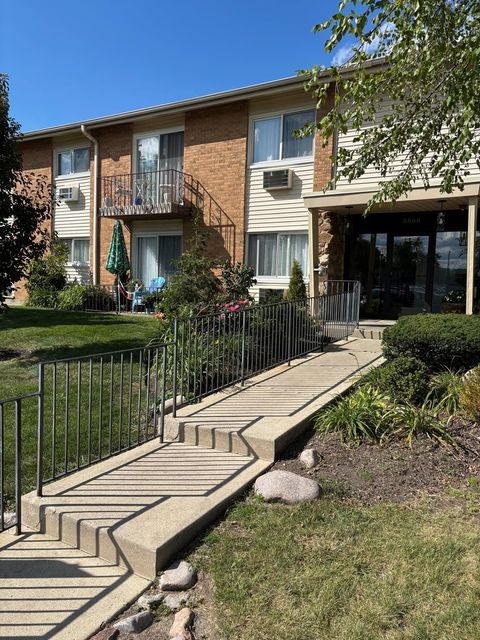 Tiny photo for 8868 Kenneth Drive #2F, Des Plaines, IL 60016 (MLS # 12462557)