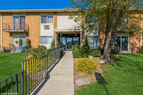 Photo of 8868 Kenneth Drive #2F, Des Plaines, IL 60016 (MLS # 12462557)
