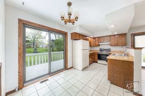 Tiny photo for 1213 Yorkshire Drive, Naperville, IL 60563 (MLS # 12611320)