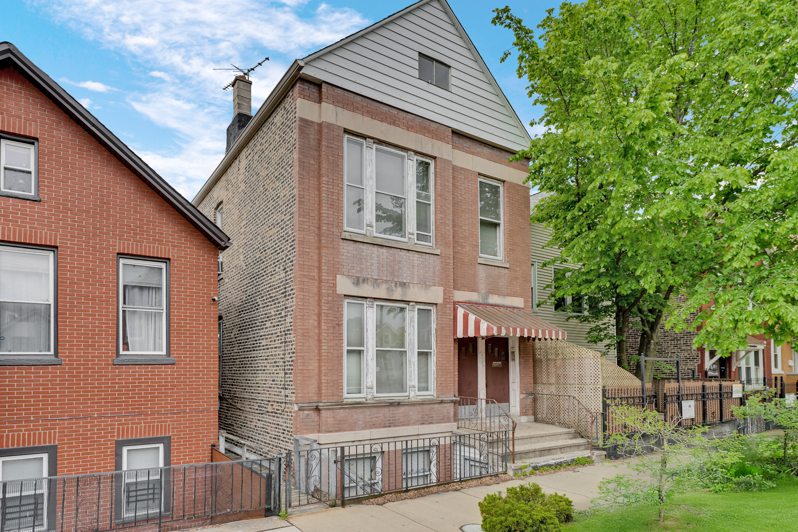 2145 W 18th Place